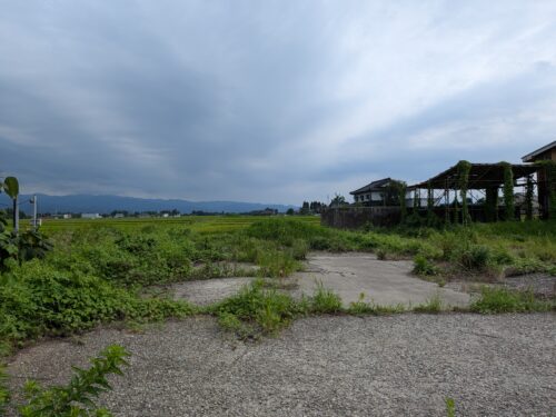 立山町、敷地約988坪、倉庫付、売地！